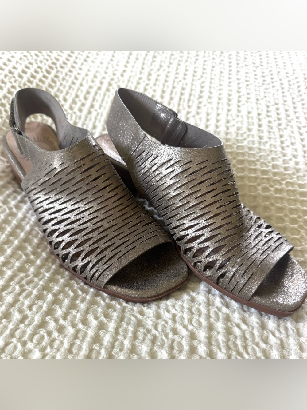 Brioso Mercer Metallic Leather Sandals Pewter Size 5.5 - Picture 2 of 11